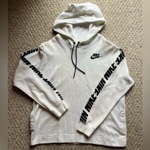 Nike Women’s Sweatshirt